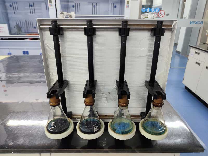 70%硫酸溶液による綿の溶解 (振とう機(jī)による溶解の様子)