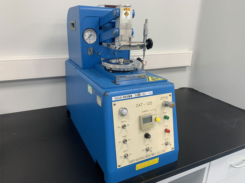 ユニバーサル形試験機